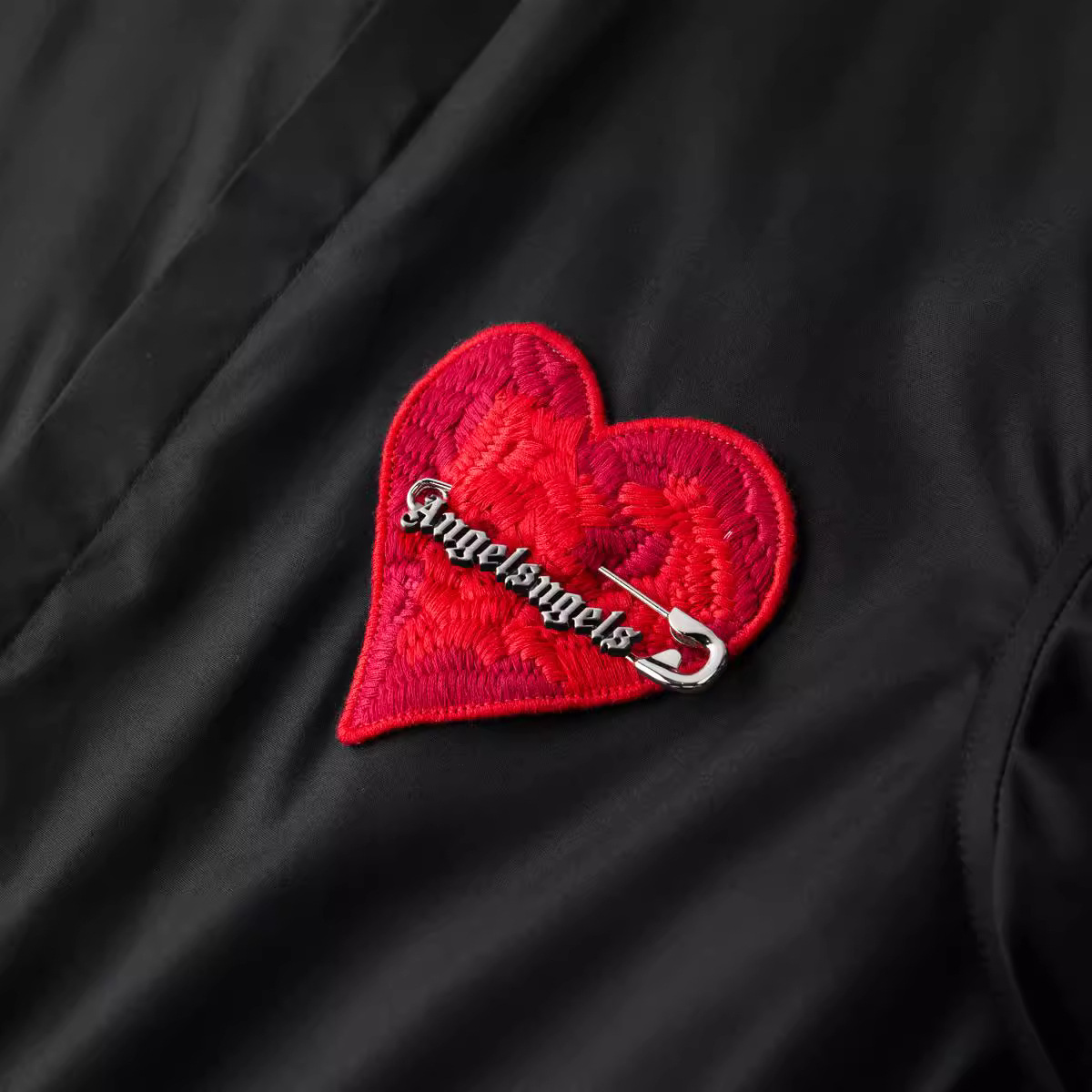 Brand Knitted Love Embroidery  - đánh giá và giá Streetwear Brand Trends
